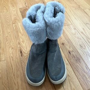 Kookaburra by UGG Cozy Gray Suede Leather Faux Fur-Lined Boots